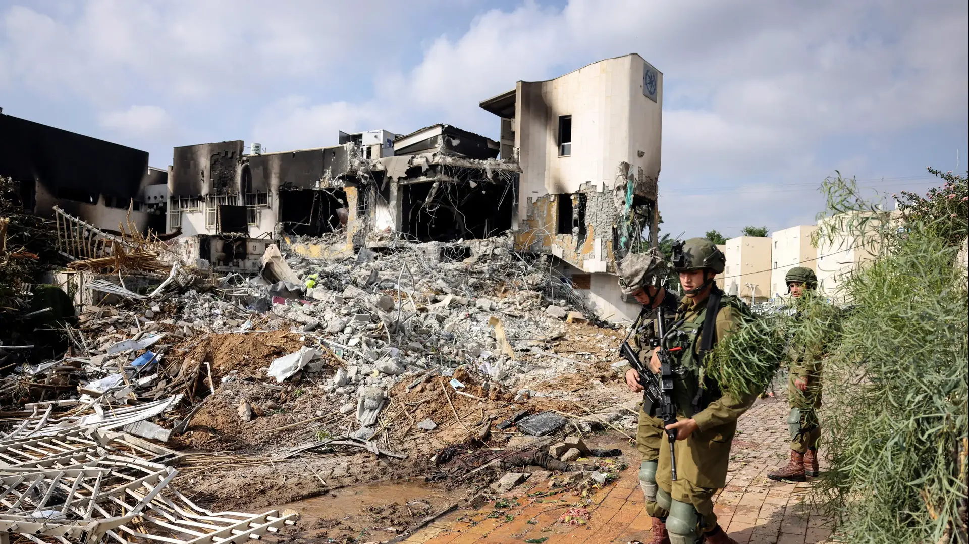תחנת המשטרה בשדרות- יום הלחימה השני במלחמת חרבות הברזל 08 באוקטובר 2023 תחנת המשטרה בשדרות- יום הלחימה השני במלחמת חרבות הברזל 08 באוקטובר 2023