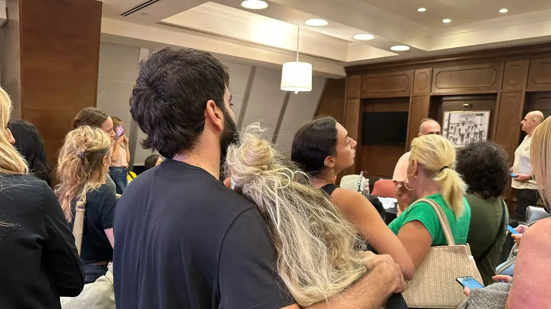 מסיבת עיתונאים של נציגי משפחות הנעדרים והשבויים. כפר המכבייה, רמת גן. 8 באוקטובר 2023 מסיבת עיתונאים של נציגי משפחות הנעדרים והשבויים. כפר המכבייה, רמת גן. 8 באוקטובר 2023