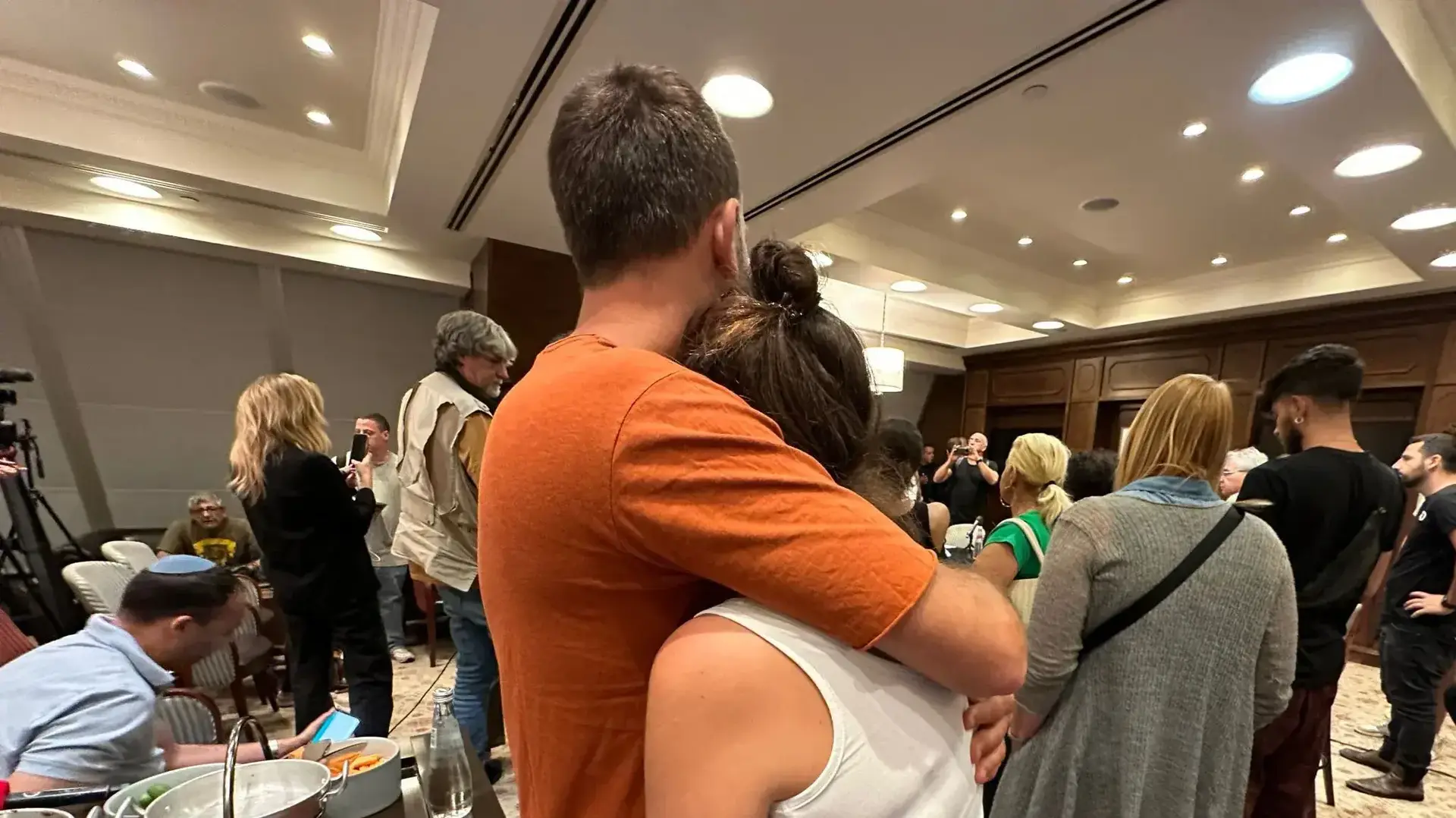 מסיבת עיתונאים של נציגי משפחות הנעדרים והשבויים. כפר המכבייה, רמת גן. 8 באוקטובר 2023 מסיבת עיתונאים של נציגי משפחות הנעדרים והשבויים. כפר המכבייה, רמת גן. 8 באוקטובר 2023