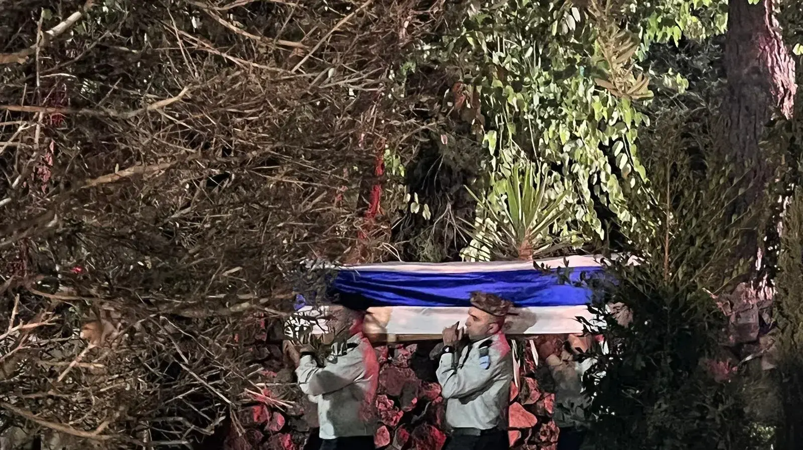 הלווית מח"ט הנח"ל, אל"מ יהונתן שטיינברג שנפל במהלך היתקלות עם מחבל. החלקה הצבאית, הר הרצל, ירושלים 8 באוקטובר 2023 הלווית מח"ט הנח"ל, אל"מ יהונתן שטיינברג שנפל במהלך היתקלות עם מחבל. החלקה הצבאית, הר הרצל, ירושלים 8 באוקטובר 2023