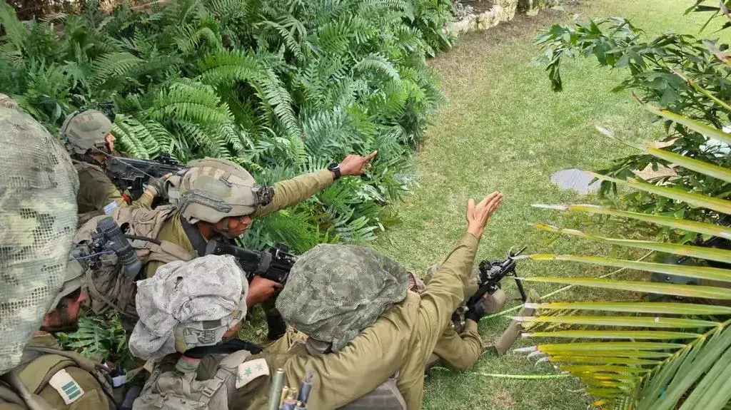 לוחמי חטיבת גבעתי ביישוב בעוטף לוחמי חטיבת גבעתי ביישוב בעוטף