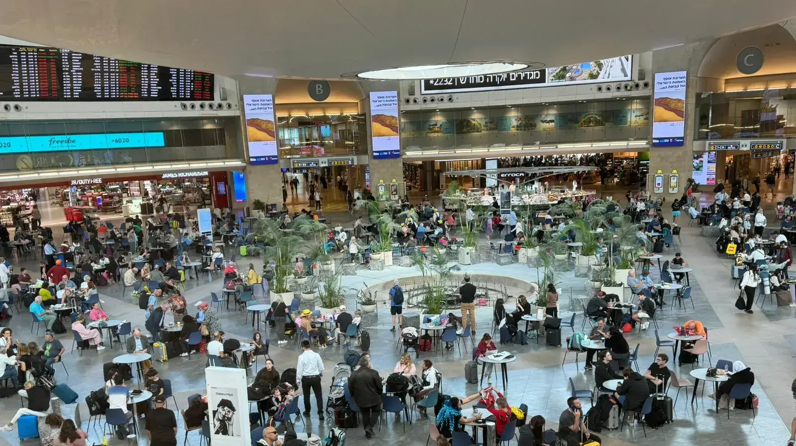 אולם נוסעים, נתב"ג, 9 באוקטובר 2023 אולם נוסעים, נתב"ג, 9 באוקטובר 2023