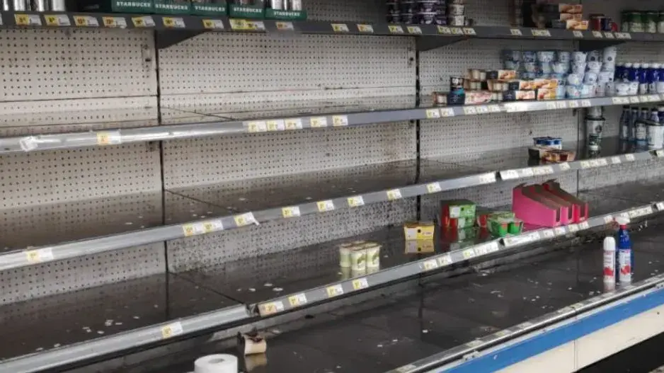 בעקבות הודעת פיקוד העורף על הצטיידות, אנשים פוקדים את הסופרמרקטים. 9 באוקטובר 2023 בעקבות הודעת פיקוד העורף על הצטיידות, אנשים פוקדים את הסופרמרקטים. 9 באוקטובר 2023