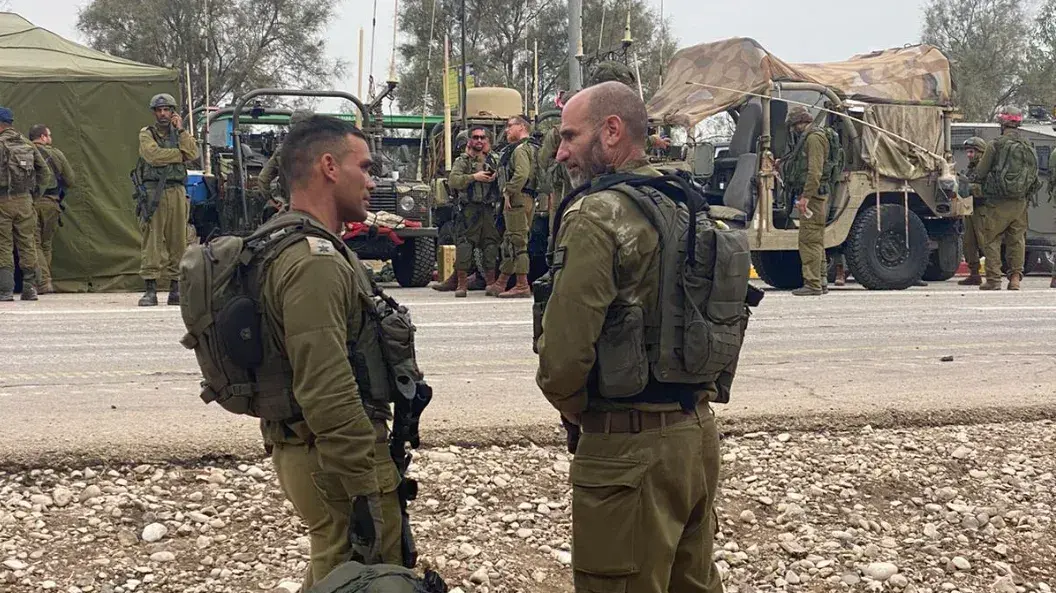 מג"ד 202, סא"ל אלמוג רותם ומאו"ג 98 בשטח. 10 בספטמבר 2023 מג"ד 202, סא"ל אלמוג רותם ומאו"ג 98 בשטח. 10 בספטמבר 2023