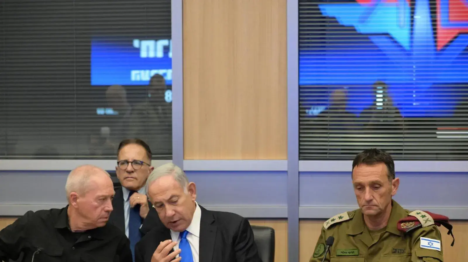 ראש הממשלה בנימין נתניהו כעת בהערכת מצב ביטחונית, בקריה בתל אביב. 9 באוקטובר 2023 ראש הממשלה בנימין נתניהו כעת בהערכת מצב ביטחונית, בקריה בתל אביב. 9 באוקטובר 2023