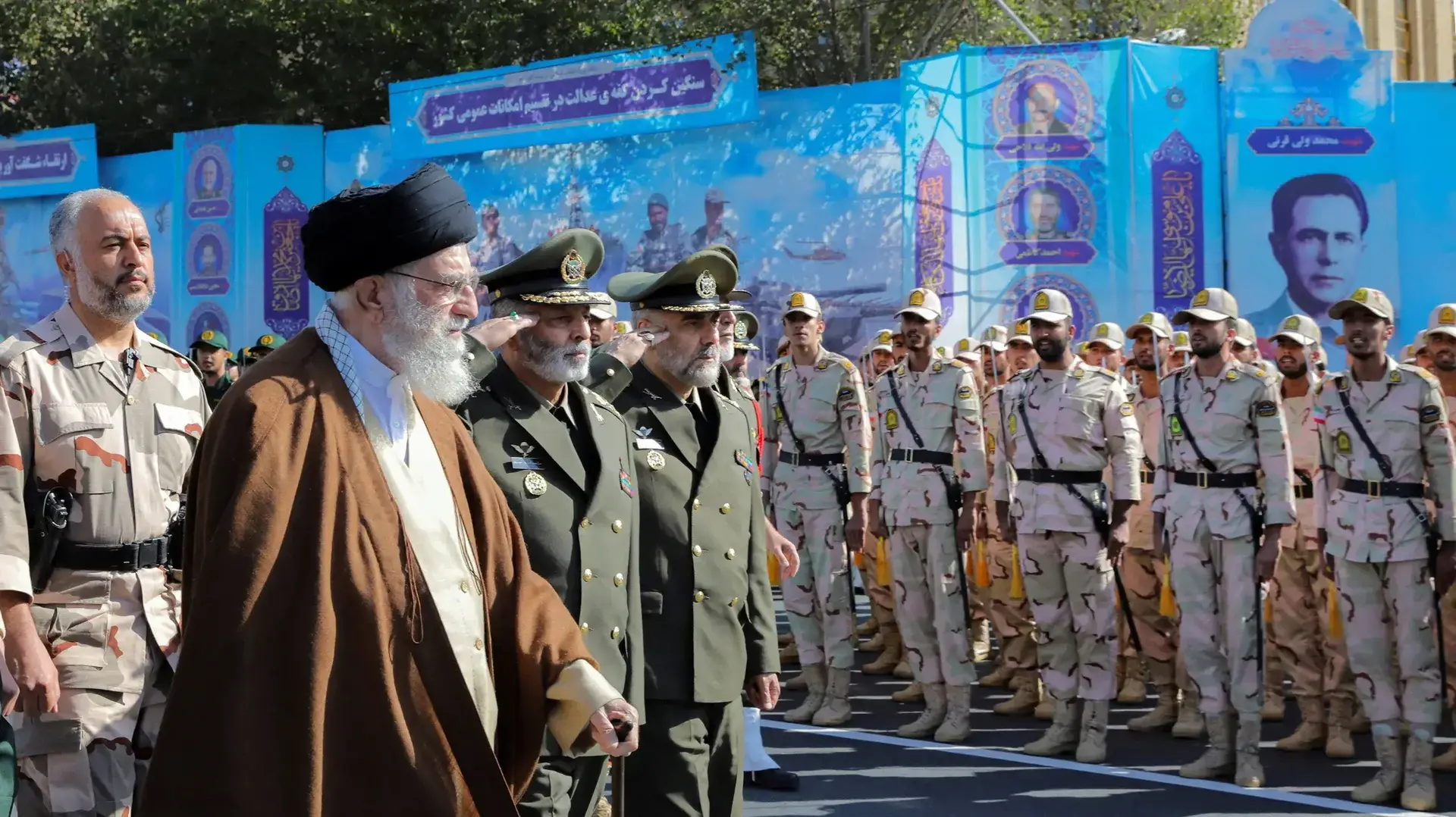 המנהיג העליון של איראן עלי חמינאי בטקס סיום קורס קצינים בטהראן, 10 באוקטובר 2023 המנהיג העליון של איראן עלי חמינאי בטקס סיום קורס קצינים בטהראן, 10 באוקטובר 2023