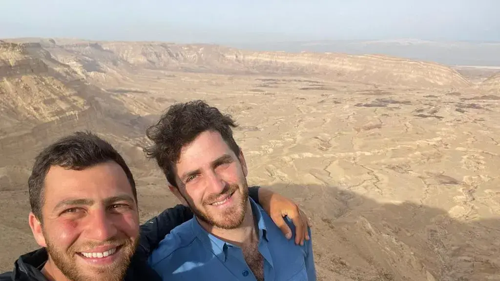 אילן משה יעקב (חייל מילואים בדובדבן), נעדר ממסיבת הנובה ברעים. אילן משה יעקב (חייל מילואים בדובדבן), נעדר ממסיבת הנובה ברעים.