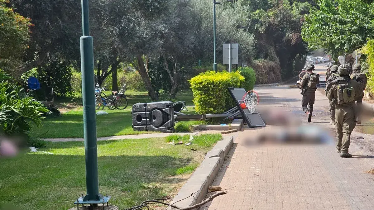 חיילים, קיבוץ בארי, 11 באוקטובר 2023 חיילים, קיבוץ בארי, 11 באוקטובר 2023