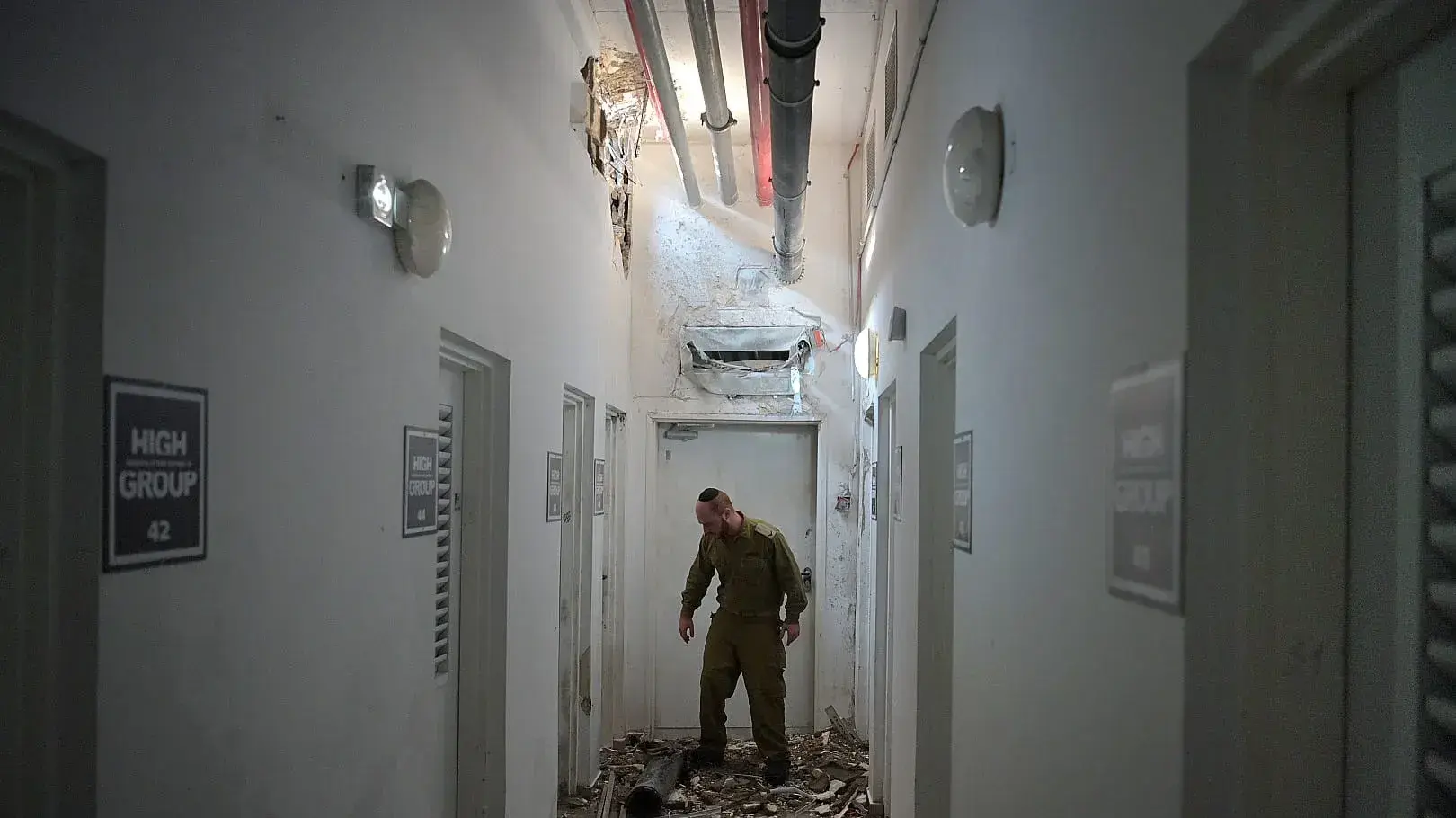 פגיעת רקטה מול בית החולים ברזילי, אשקלון. 11 באוקטובר 2023 פגיעת רקטה מול בית החולים ברזילי, אשקלון. 11 באוקטובר 2023