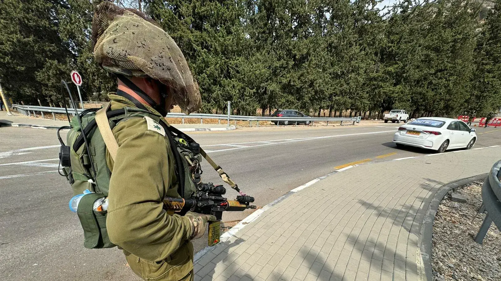 צה"ל מחוץ לקיבוץ אילון צה"ל מחוץ לקיבוץ אילון
