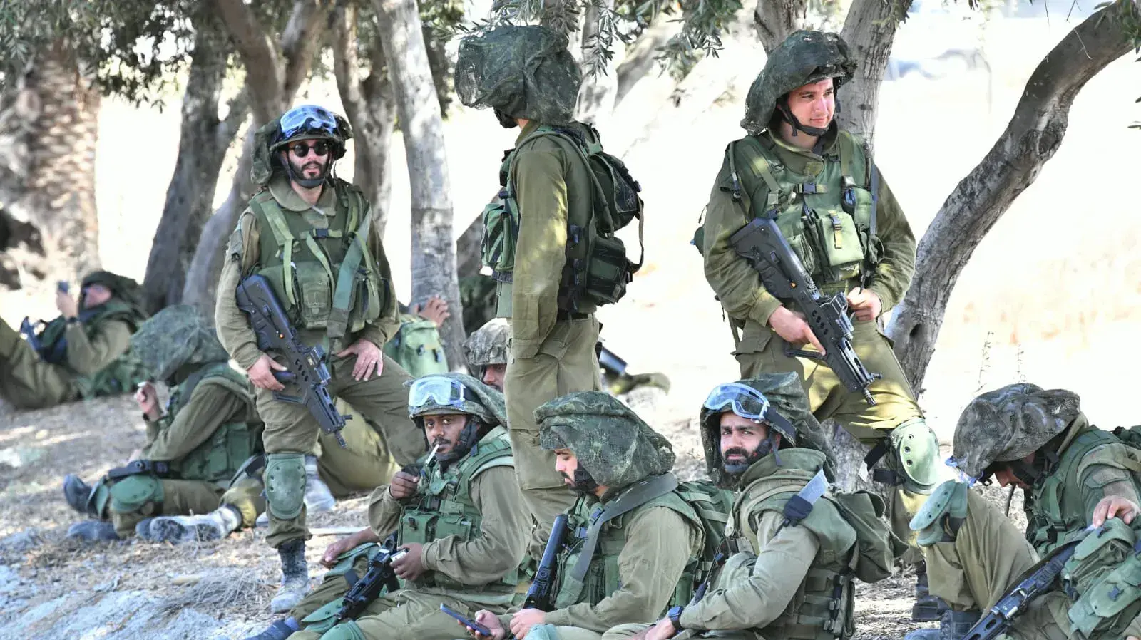 חיילי מילואים בשטח כינוס חוף עזה, 12 באוקטובר 2023 חיילי מילואים בשטח כינוס חוף עזה, 12 באוקטובר 2023