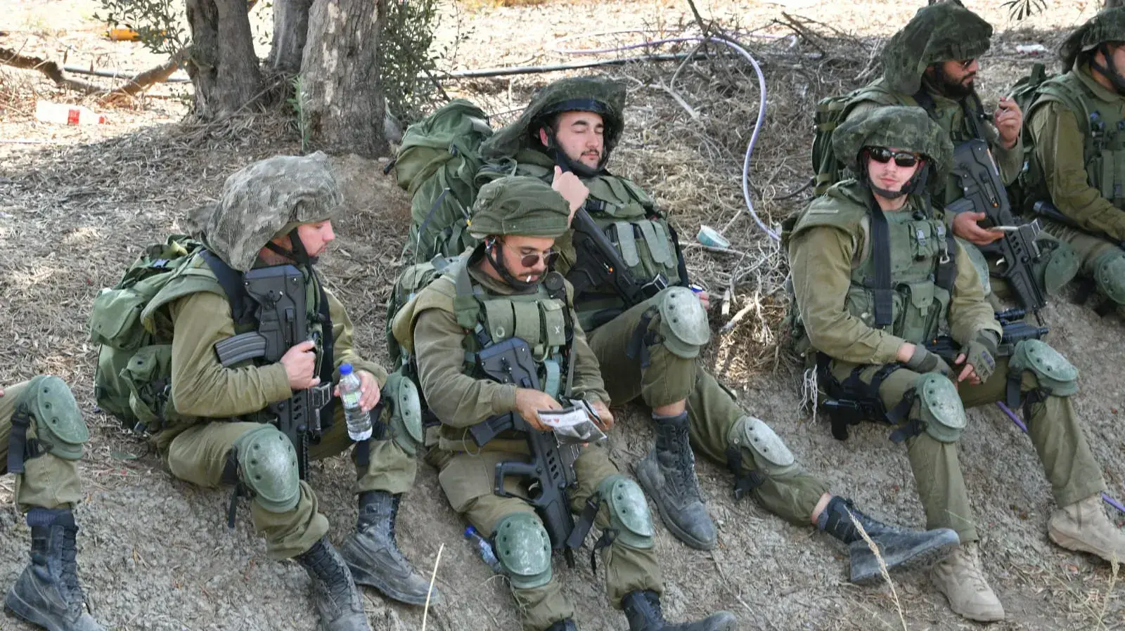 חיילי מילואים בשטח כינוס חוף עזה, 12 באוקטובר 2023