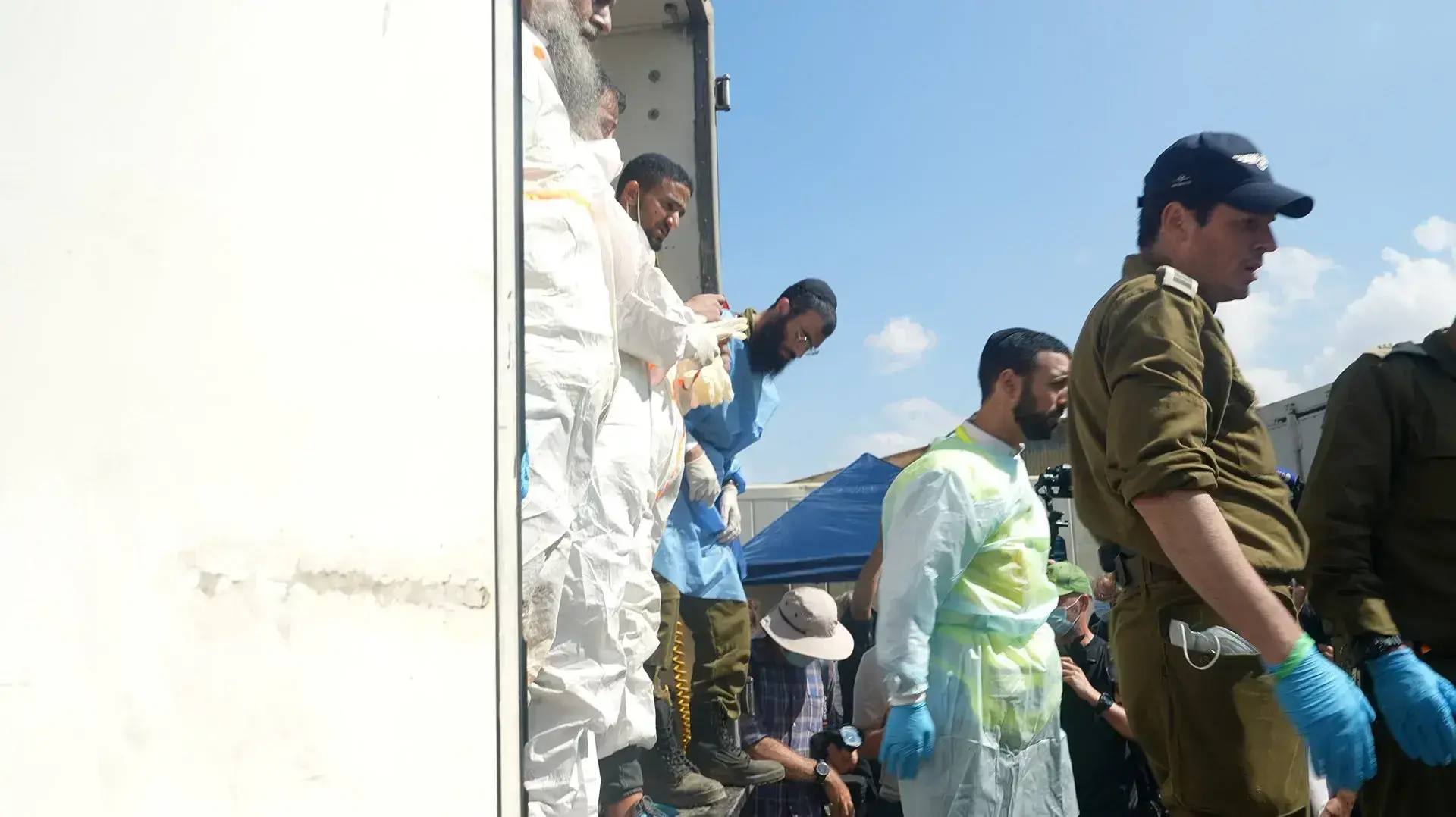 נמשכת מלאכת זיהוי גופות הנרצחים במלחמה בעזה 13.10.23