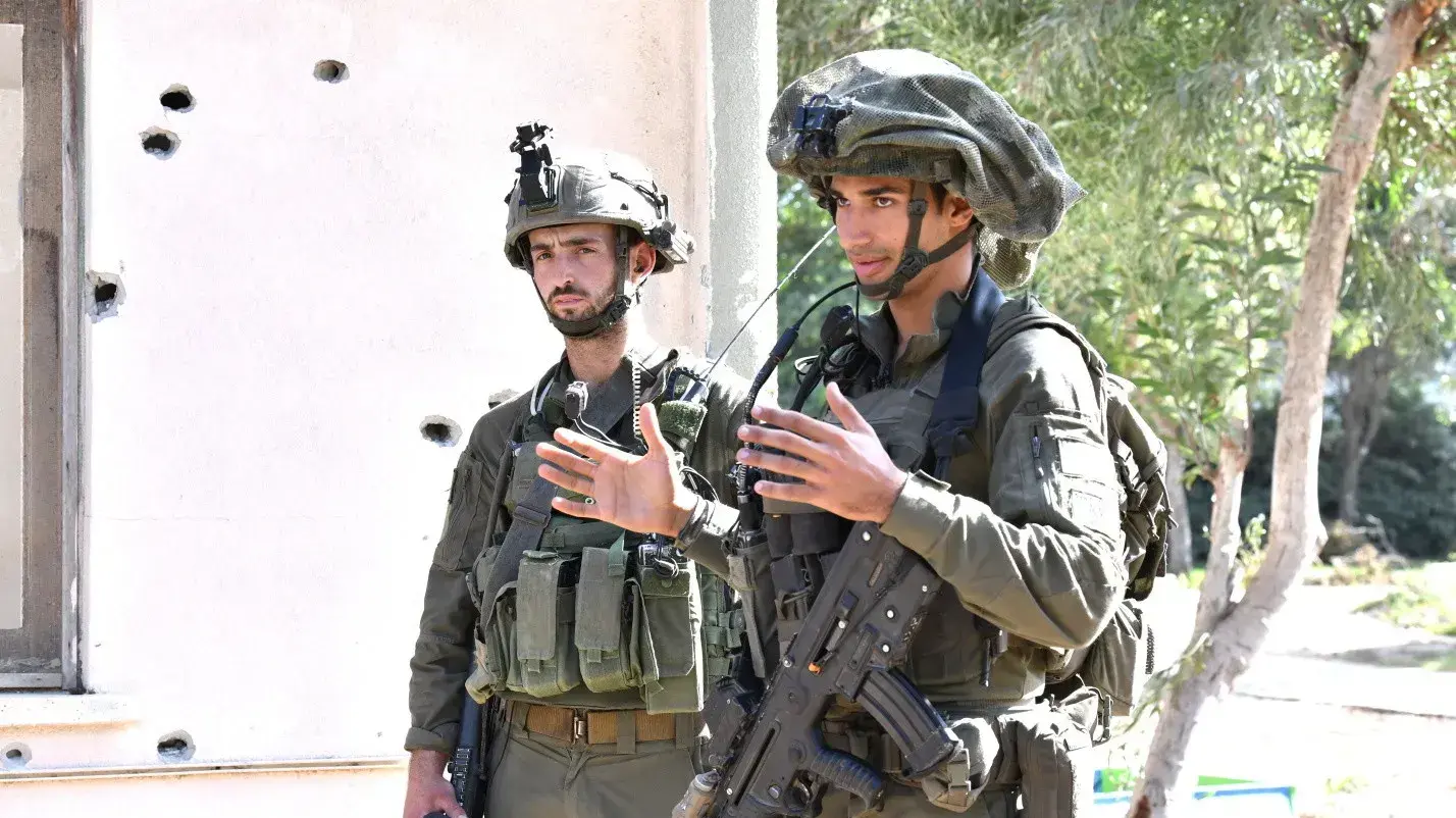 סרן עידו יצחקי, מ"פ בגדוד 51 גולני, סג"ם מתן ברוט, מ"מ בגדוד 51 גולני, קיבוץ כיסופים, 13 באוקטובר 2023 סרן עידו יצחקי, מ"פ בגדוד 51 גולני, סג"ם מתן ברוט, מ"מ בגדוד 51 גולני, קיבוץ כיסופים, 13 באוקטובר 2023