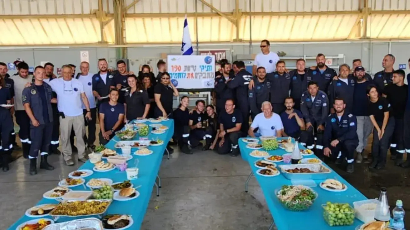 ותיקי וותיקות טייסת 109 מארגנים ארוחה לחיילים. 13 באוקטובר 2023 ותיקי וותיקות טייסת 109 מארגנים ארוחה לחיילים. 13 באוקטובר 2023
