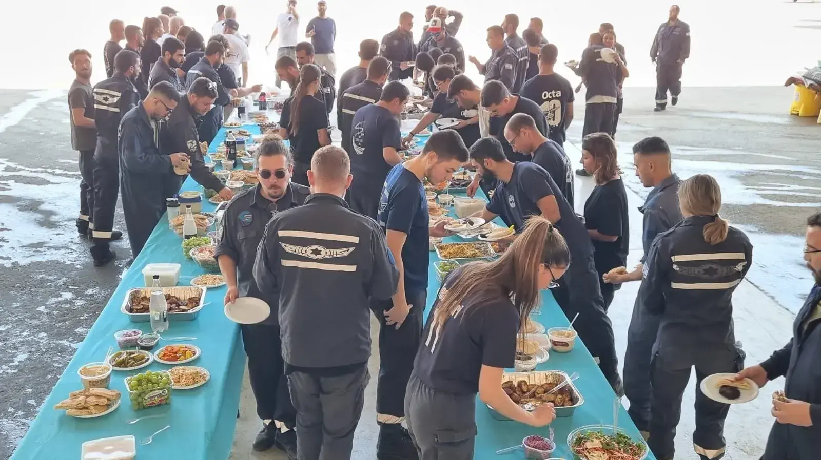 ותיקי וותיקות טייסת 109 מארגנים ארוחה לחיילים. 13 באוקטובר 2023 ותיקי וותיקות טייסת 109 מארגנים ארוחה לחיילים. 13 באוקטובר 2023