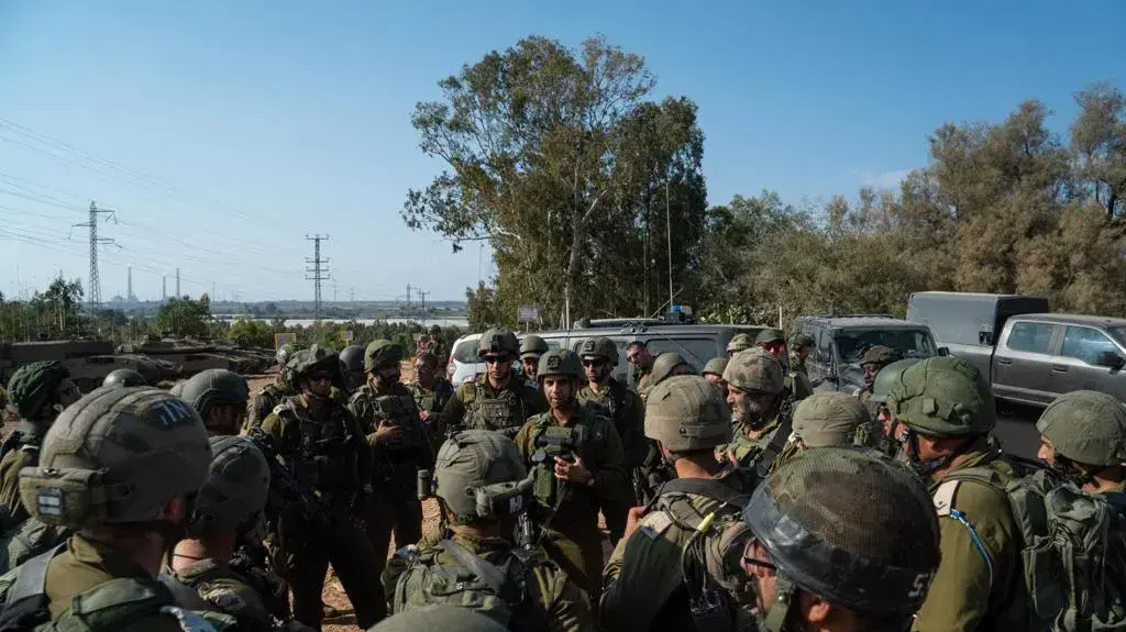 כוחות צה"ל נערכים להרחבת התקיפות כוחות צה"ל נערכים להרחבת התקיפות