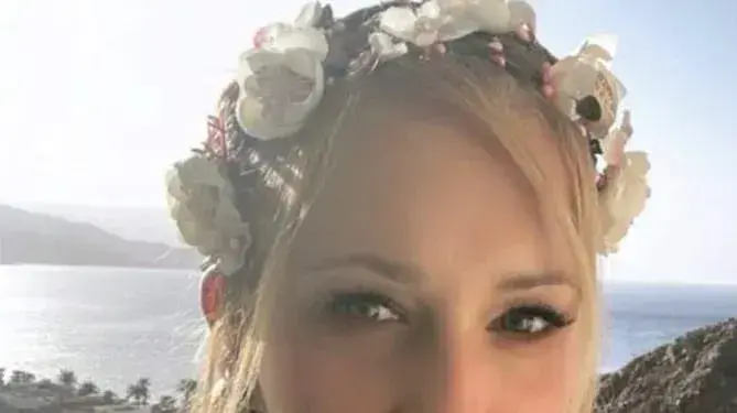 שרונה שמוניס הראל יצאה בשבת השחורה של שמחת תורה למסיבה בדרום, מאז היא מוגדרת נעדרת. שרונה שמוניס הראל יצאה בשבת השחורה של שמחת תורה למסיבה בדרום, מאז היא מוגדרת נעדרת.
