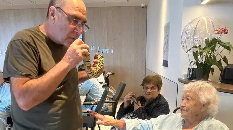 עשרות קשישים פונו מהדרום למרכז בית בלב בראשון לציון עשרות קשישים פונו מהדרום למרכז בית בלב בראשון לציון