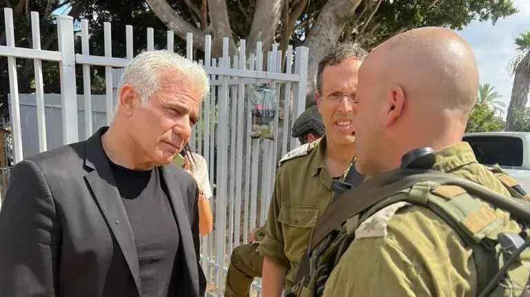 יאיר לפיד בביקור בנתיב העשרה, 16 באוקטובר 2023 יאיר לפיד בביקור בנתיב העשרה, 16 באוקטובר 2023