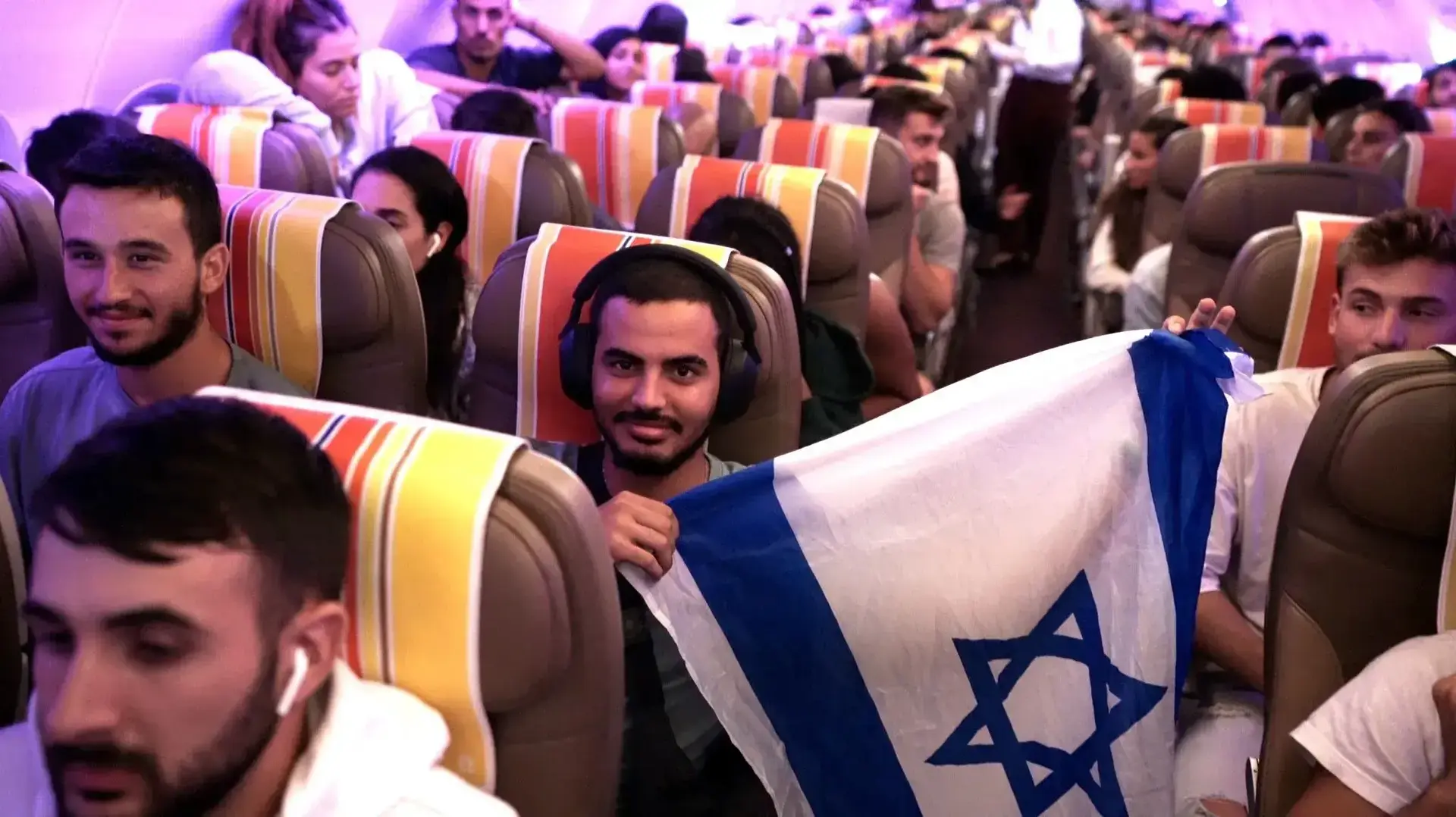 165 לוחמים הגיעו בטיסת חילוץ מיוחדת מסאו פאולו כדי להצטרף ללחימה 165 לוחמים הגיעו בטיסת חילוץ מיוחדת מסאו פאולו כדי להצטרף ללחימה