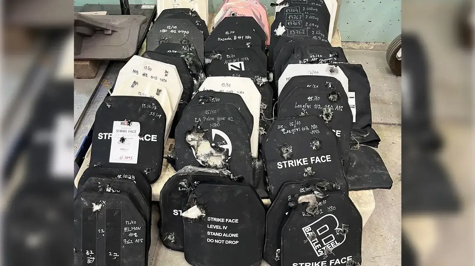עשרות משלוחים של אפודים קרמיים ולוחות מיגון קרמיים שהובאו לישראל כתרומה, התגלו בניסויי ירי כפגומים ומסכנים חיי חיילים. 16 באוקטובר 2023