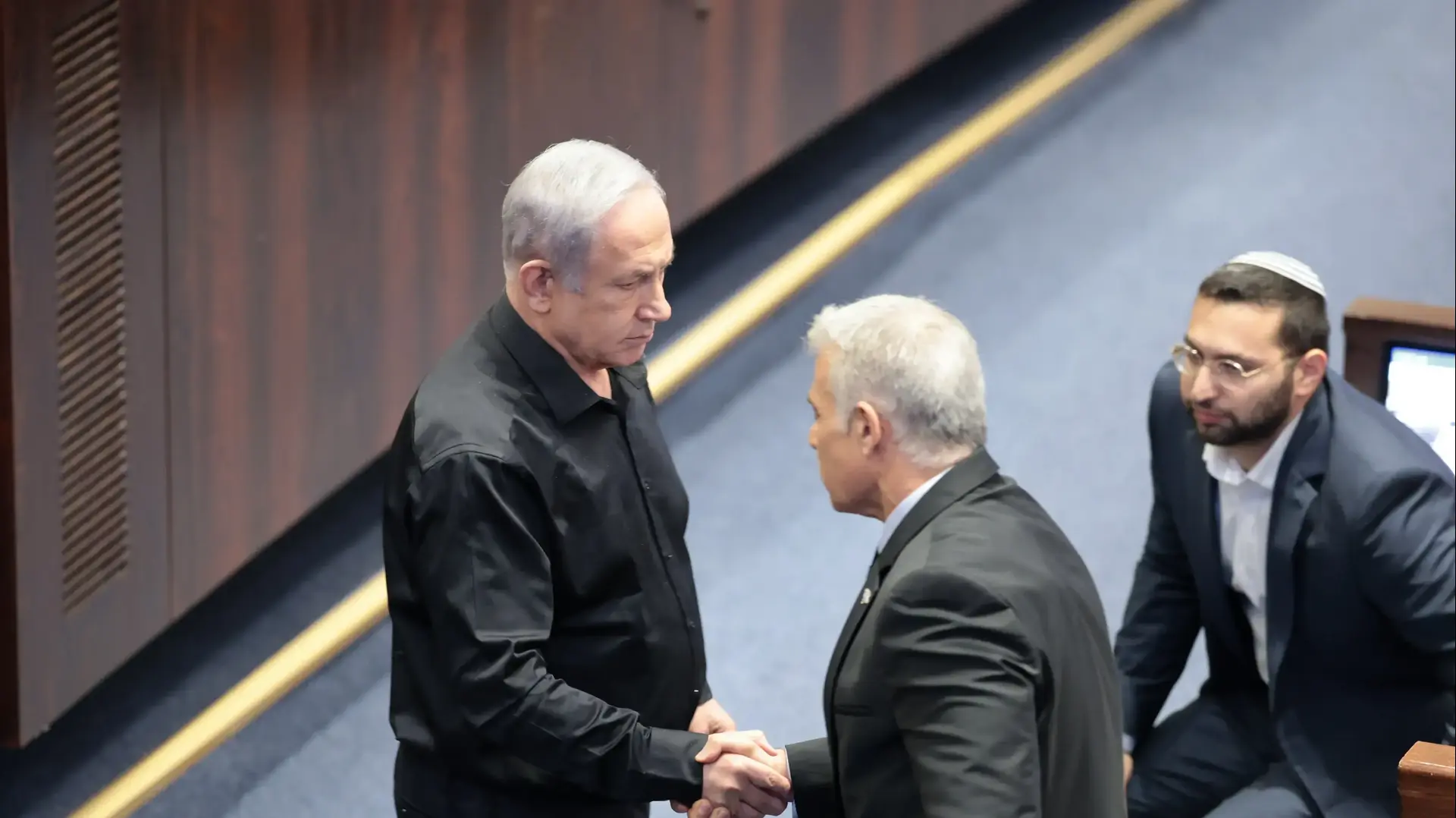 בנימין נתניהו ויאיר לפיד בפתיחת המושב השני של הכנסת ה-25, ירושלים. 16 באוקטובר 2023.

