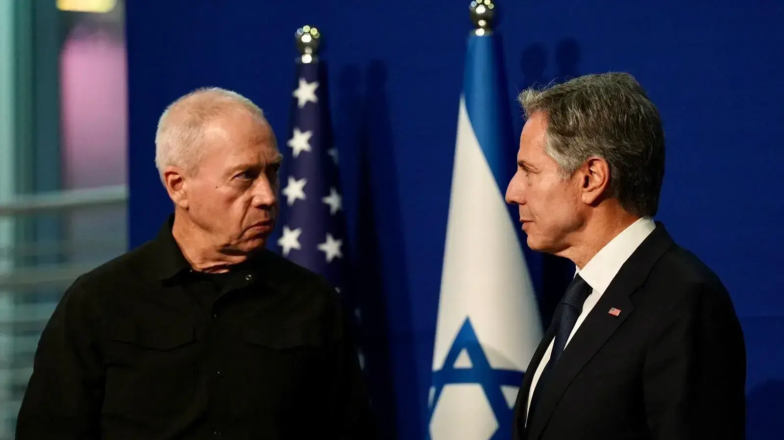 מזכיר המדינה של ארצות הברית אנתוני בלינקן ושר הביטחון יואב גלנט בהצהרה משותפת. 16 באוקטובר 2023 מזכיר המדינה של ארצות הברית אנתוני בלינקן ושר הביטחון יואב גלנט בהצהרה משותפת. 16 באוקטובר 2023