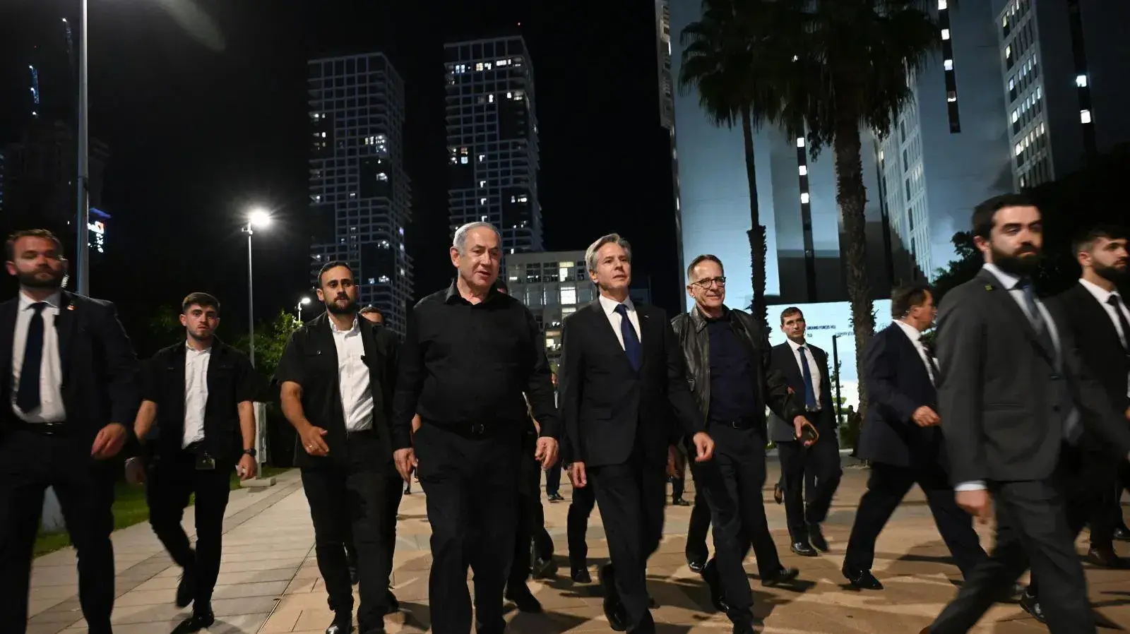 ראש הממשלה בנימין נתניהו ומזכיר המדינה של ארה״ב אנתוני בלינקן בתום פגישתם בקריה בתל אביב. 16 באוקטובר 2023 ראש הממשלה בנימין נתניהו ומזכיר המדינה של ארה״ב אנתוני בלינקן בתום פגישתם בקריה בתל אביב. 16 באוקטובר 2023