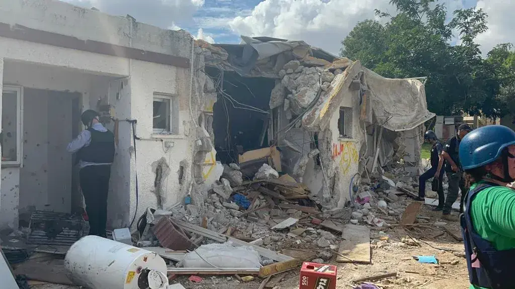 "100 איש נרצחו פה": קריאות נגד ח"כ רוטמן במהלך סיור ח"כים בעוטף עזה "100 איש נרצחו פה": קריאות נגד ח"כ רוטמן במהלך סיור ח"כים בעוטף עזה