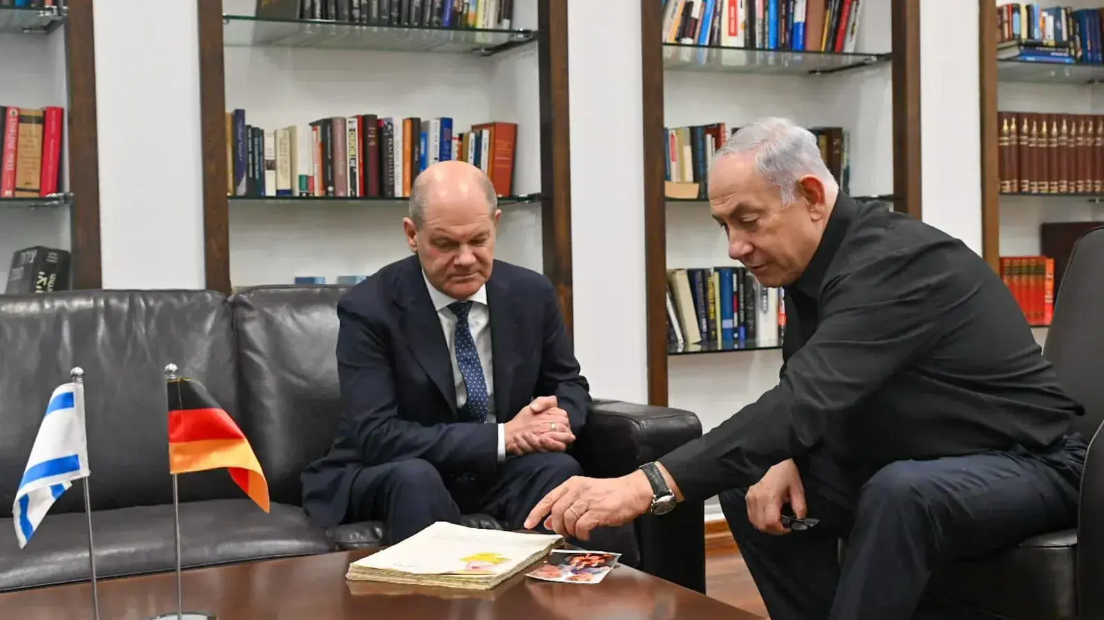 החלה פגישת ראש הממשלה בנימין נתניהו וקנצלר גרמניה אולף שולץ, בקריה בתל אביב.