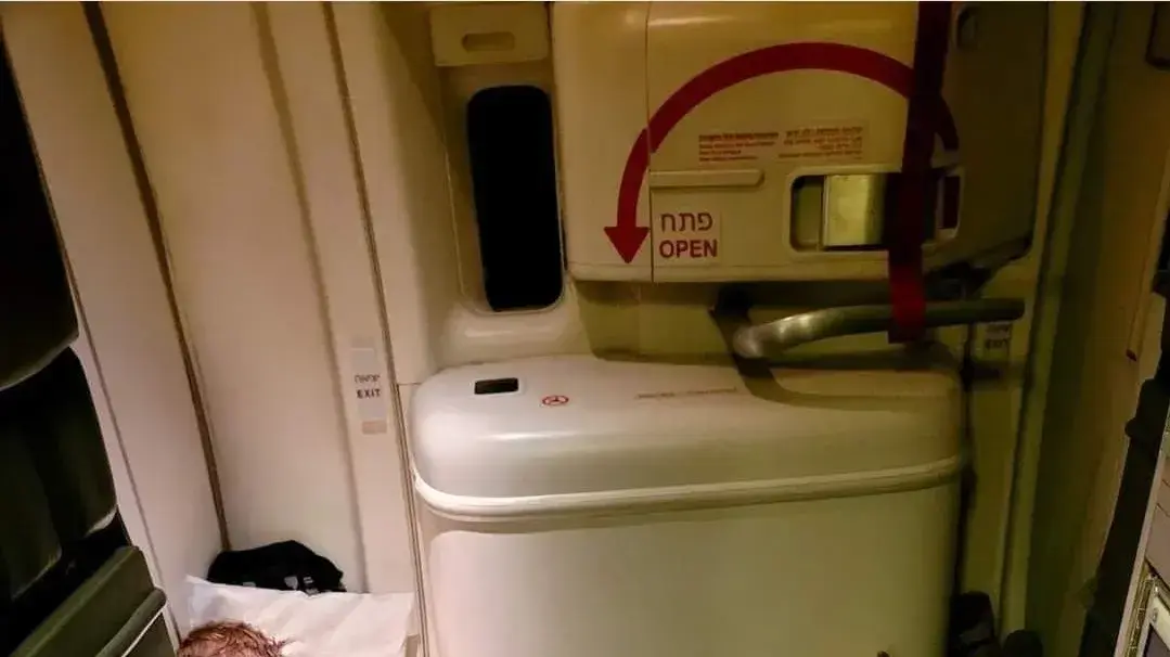 טיסת אל על אליה העלו נוסעים בתפוסת יתר שרצו לחזור לארץ למילואים טיסת אל על אליה העלו נוסעים בתפוסת יתר שרצו לחזור לארץ למילואים