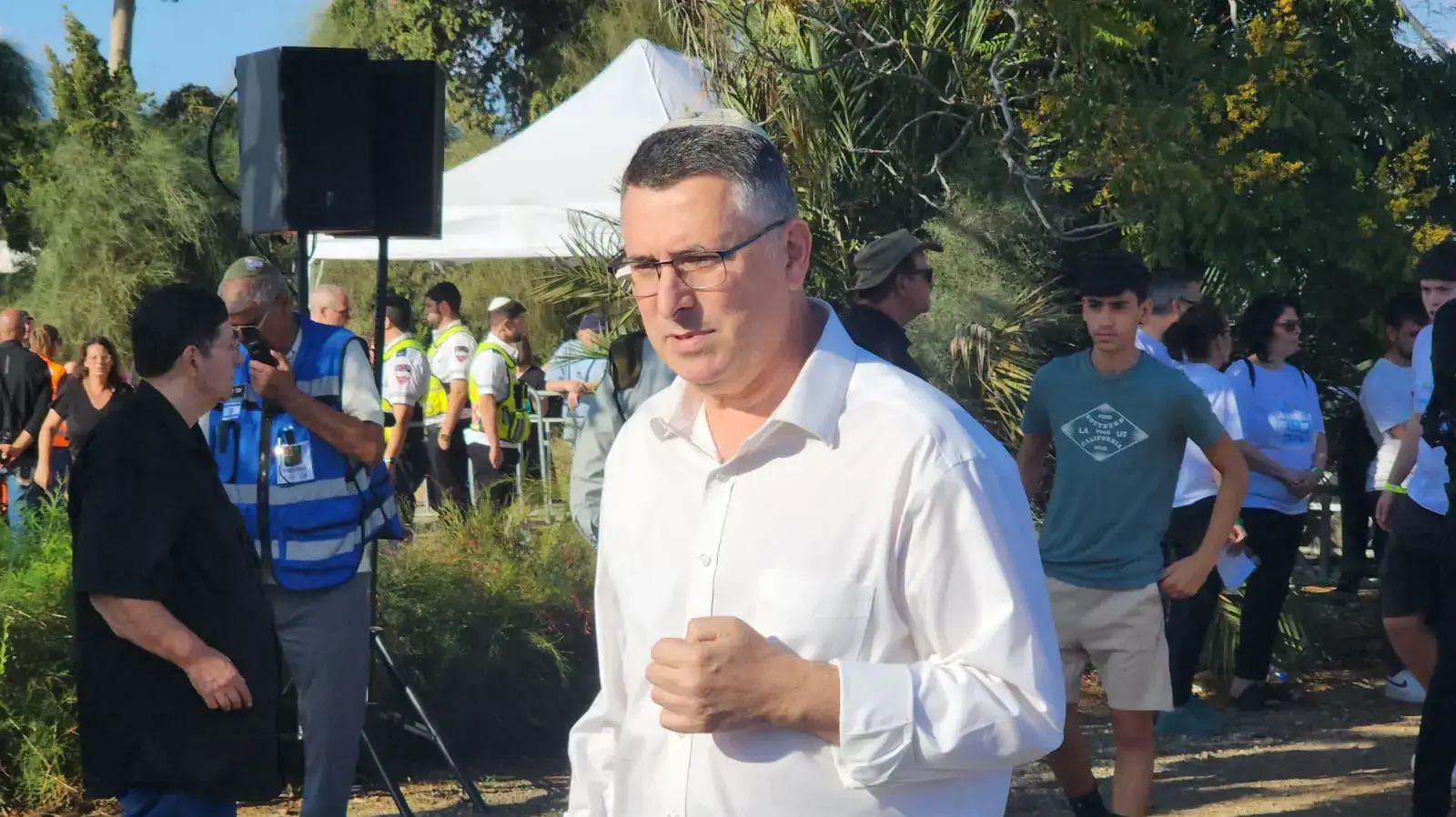 גדעון סער בהלוויתו של ראש המועצה האזורית שער הנגב,אופיר ליבשטיין, שנפל בעת שיצא להגן על תושבי כפר עזה. בית העלמין אבן יהודה 18 באוקטובר 2023 גדעון סער בהלוויתו של ראש המועצה האזורית שער הנגב,אופיר ליבשטיין, שנפל בעת שיצא להגן על תושבי כפר עזה. בית העלמין אבן יהודה 18 באוקטובר 2023