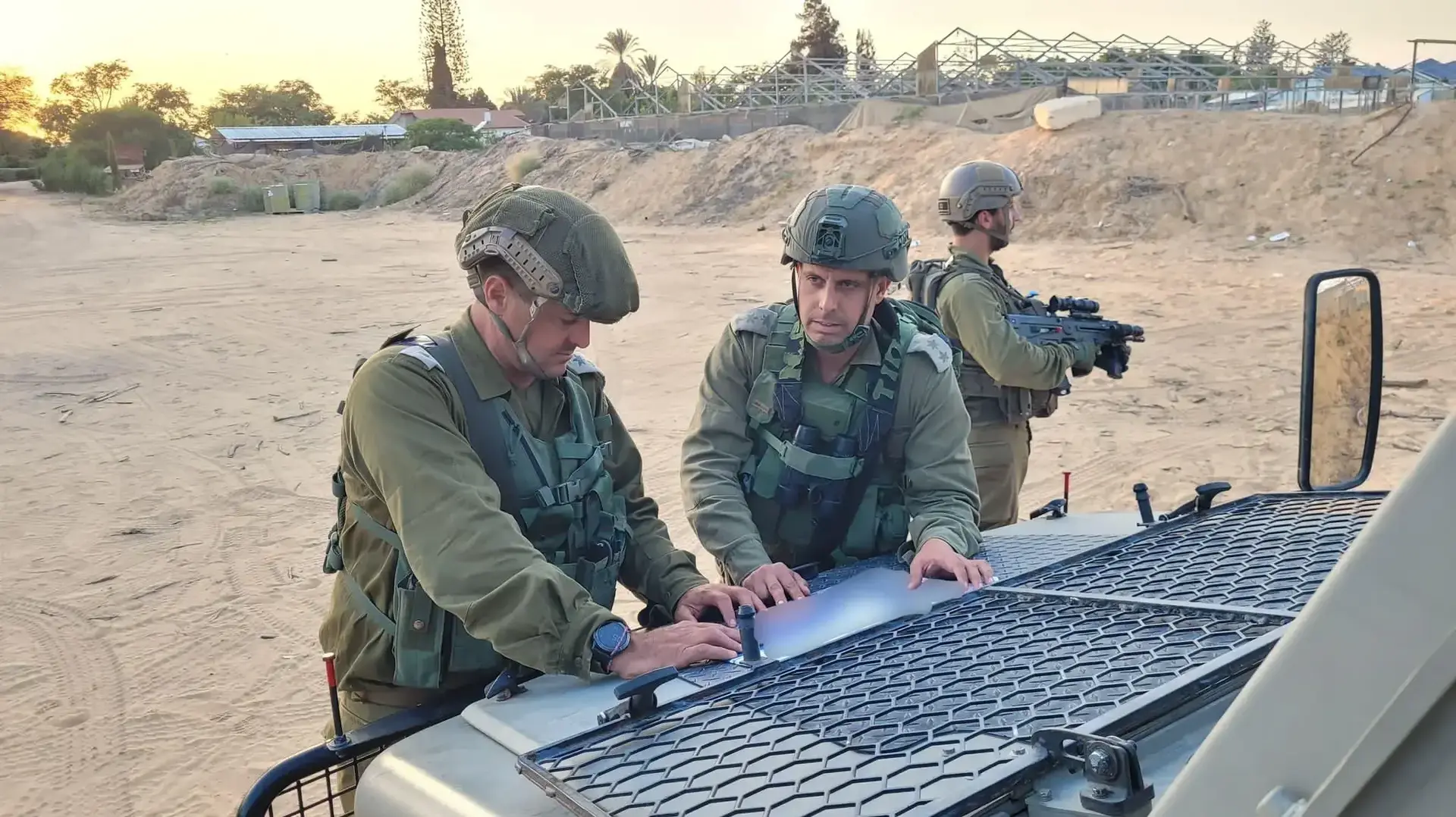 אל"מ אילון פרץ סגן מפקד עוצבת אדום אל"מ אילון פרץ סגן מפקד עוצבת אדום