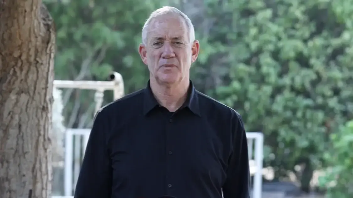 גנץ בסיור בדרום: "המערכה תהיה ארוכה ומשנה מציאות, זה אנחנו או הם" גנץ בסיור בדרום: "המערכה תהיה ארוכה ומשנה מציאות, זה אנחנו או הם"