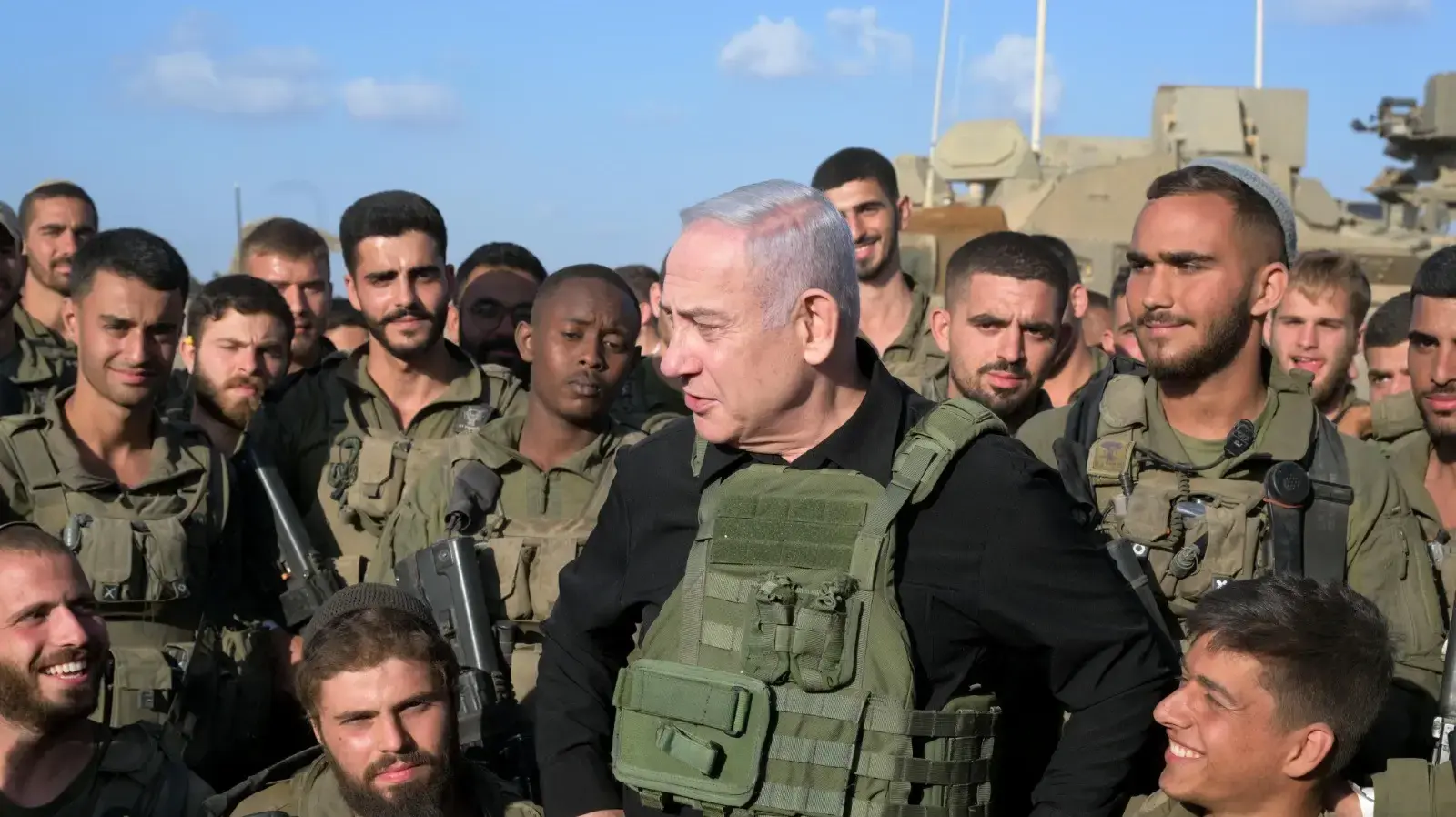נתניהו פוגש חיילי גולני בדרום הארץ נתניהו פוגש חיילי גולני בדרום הארץ