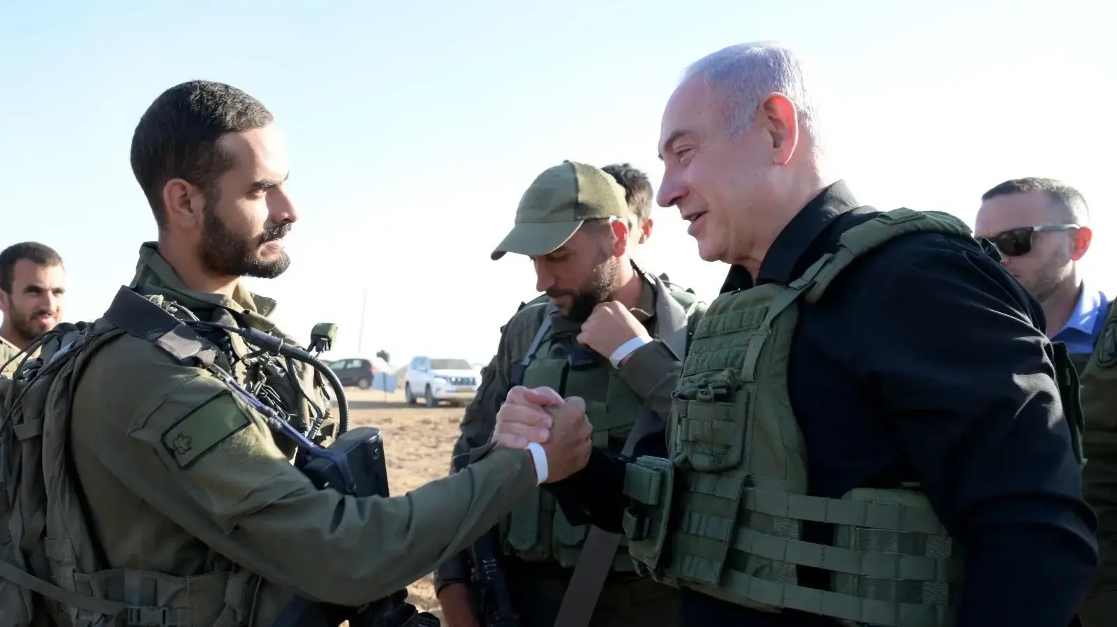 נתניהו פוגש חיילי גולני בדרום הארץ נתניהו פוגש חיילי גולני בדרום הארץ