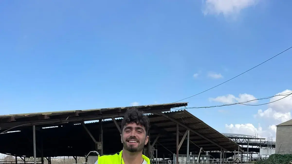 מרסלו רפתן כבר 40 שנה ברפת בקיבוץ נירים שבעוטף עזה מרסלו רפתן כבר 40 שנה ברפת בקיבוץ נירים שבעוטף עזה