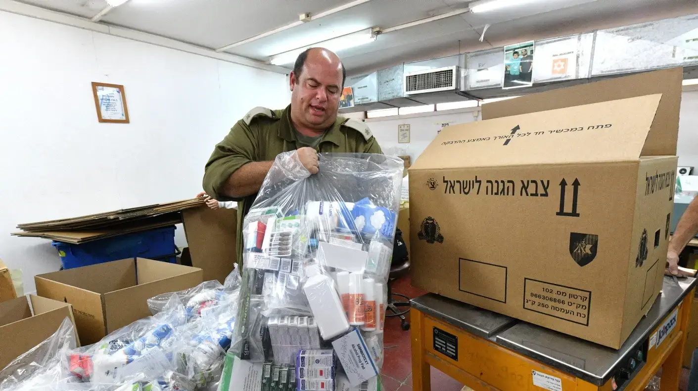 בצה"ל מבקשים מהתורמים: אל תשלחו ציוד לחימה. שלחו תחתונים וגופיות בצה"ל מבקשים מהתורמים: אל תשלחו ציוד לחימה. שלחו תחתונים וגופיות