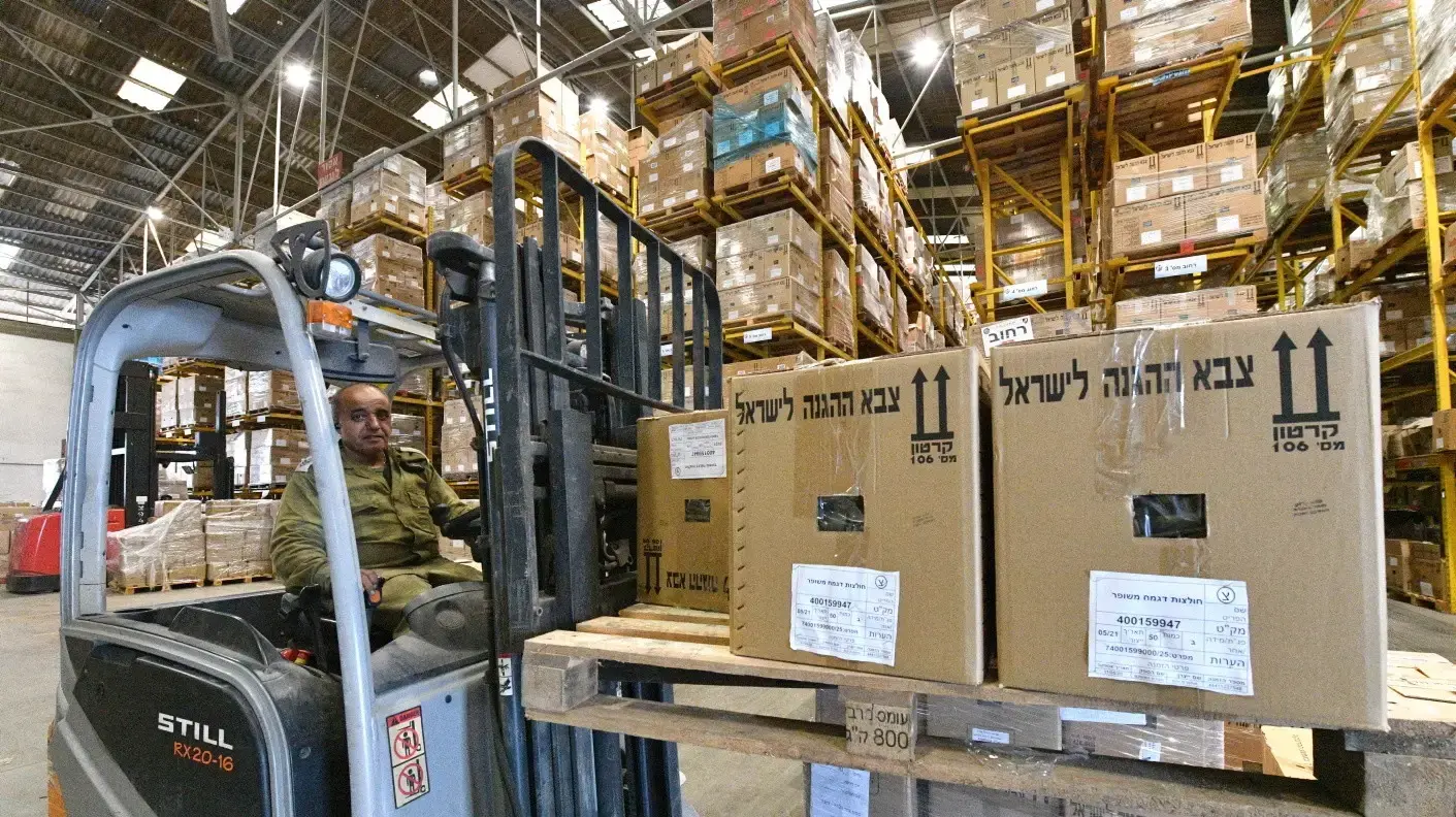 בצה"ל מבקשים מהתורמים: אל תשלחו ציוד לחימה. שלחו תחתונים וגופיות בצה"ל מבקשים מהתורמים: אל תשלחו ציוד לחימה. שלחו תחתונים וגופיות