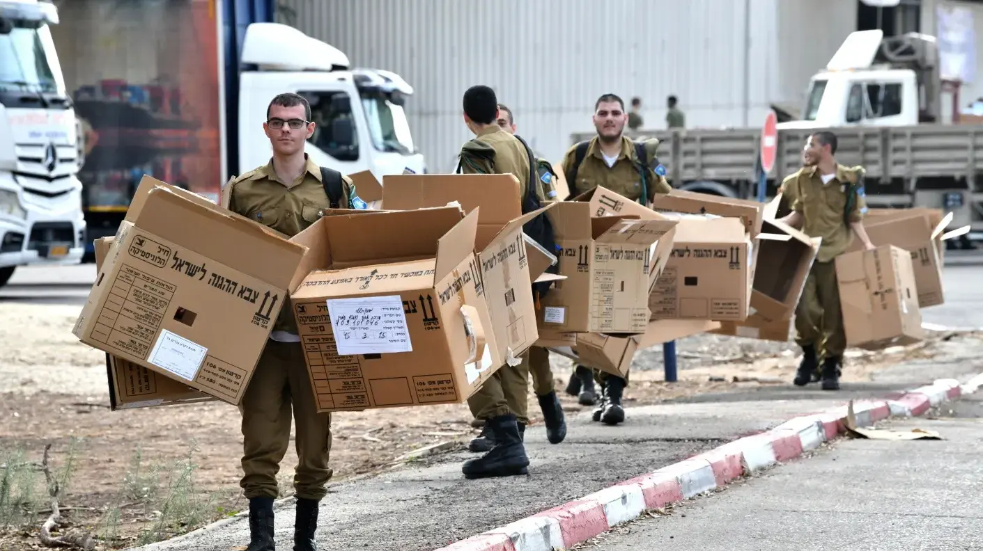 בצה"ל מבקשים מהתורמים: אל תשלחו ציוד לחימה. שלחו תחתונים וגופיות בצה"ל מבקשים מהתורמים: אל תשלחו ציוד לחימה. שלחו תחתונים וגופיות