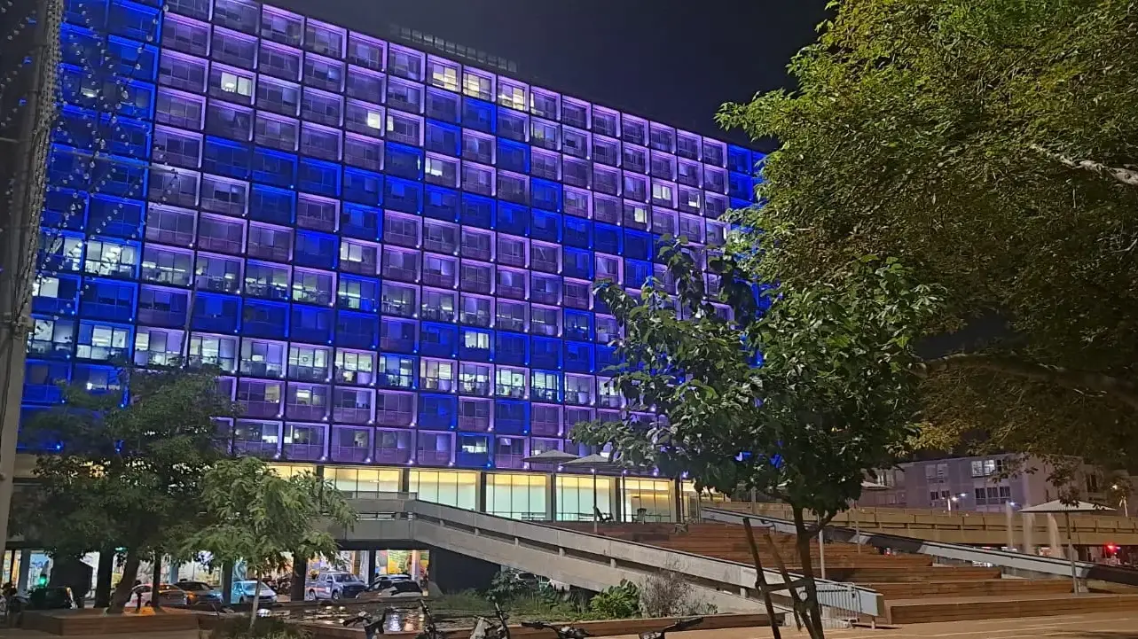 מדליקים את האור- מיזם מטה המשפחות להחזרת החטופים והנעדרים, עריית תל אביב 21 באוקטובר 2023 מדליקים את האור- מיזם מטה המשפחות להחזרת החטופים והנעדרים, עריית תל אביב 21 באוקטובר 2023