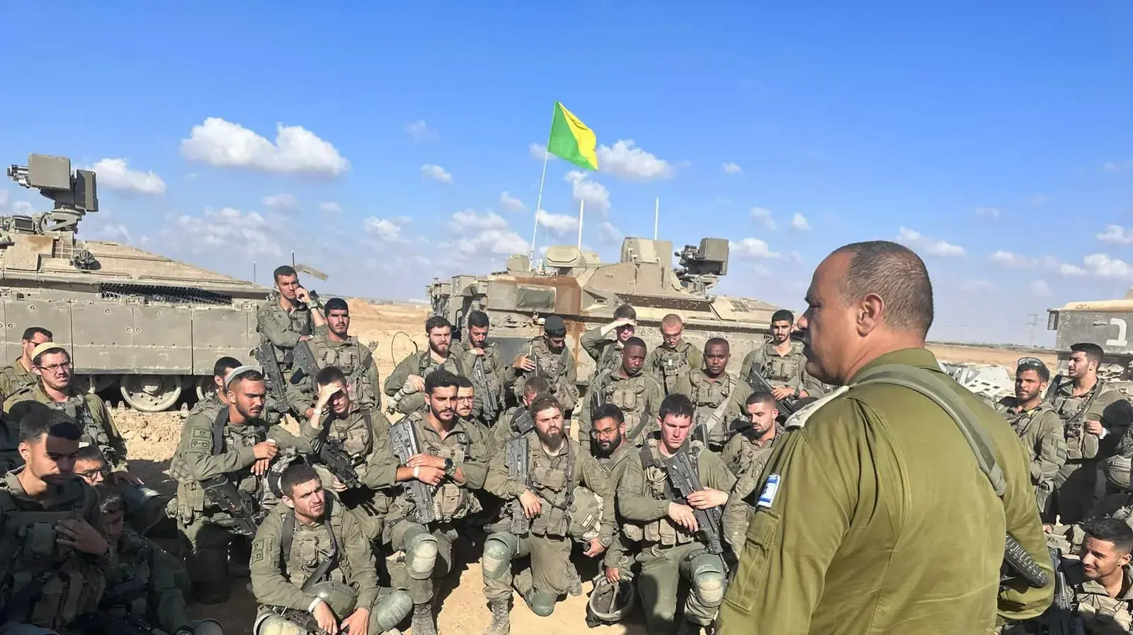 מפקד זרוע היבשה, אלוף תמיר ידעי נפגש עם לוחמי צה"ל בהיערכות לתמרון קרקעי בעזה. 22 אוקטובר 2023 מפקד זרוע היבשה, אלוף תמיר ידעי נפגש עם לוחמי צה"ל בהיערכות לתמרון קרקעי בעזה. 22 אוקטובר 2023