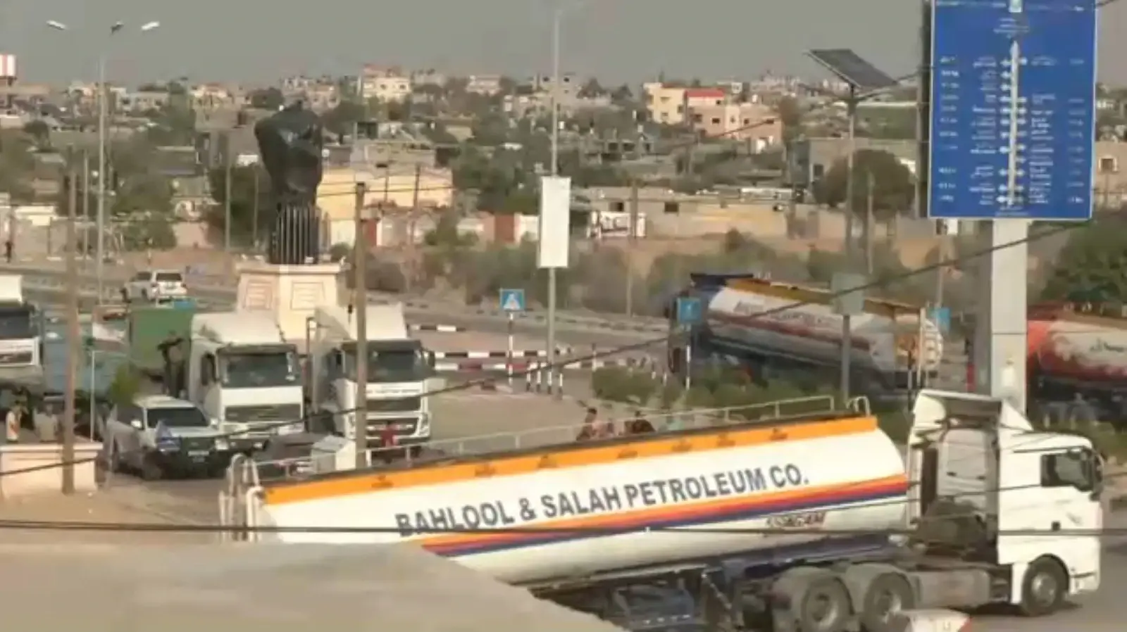 משאיות דלק נכנסות לרצועת עזה. 22 באוקטובר 2023 משאיות דלק נכנסות לרצועת עזה. 22 באוקטובר 2023
