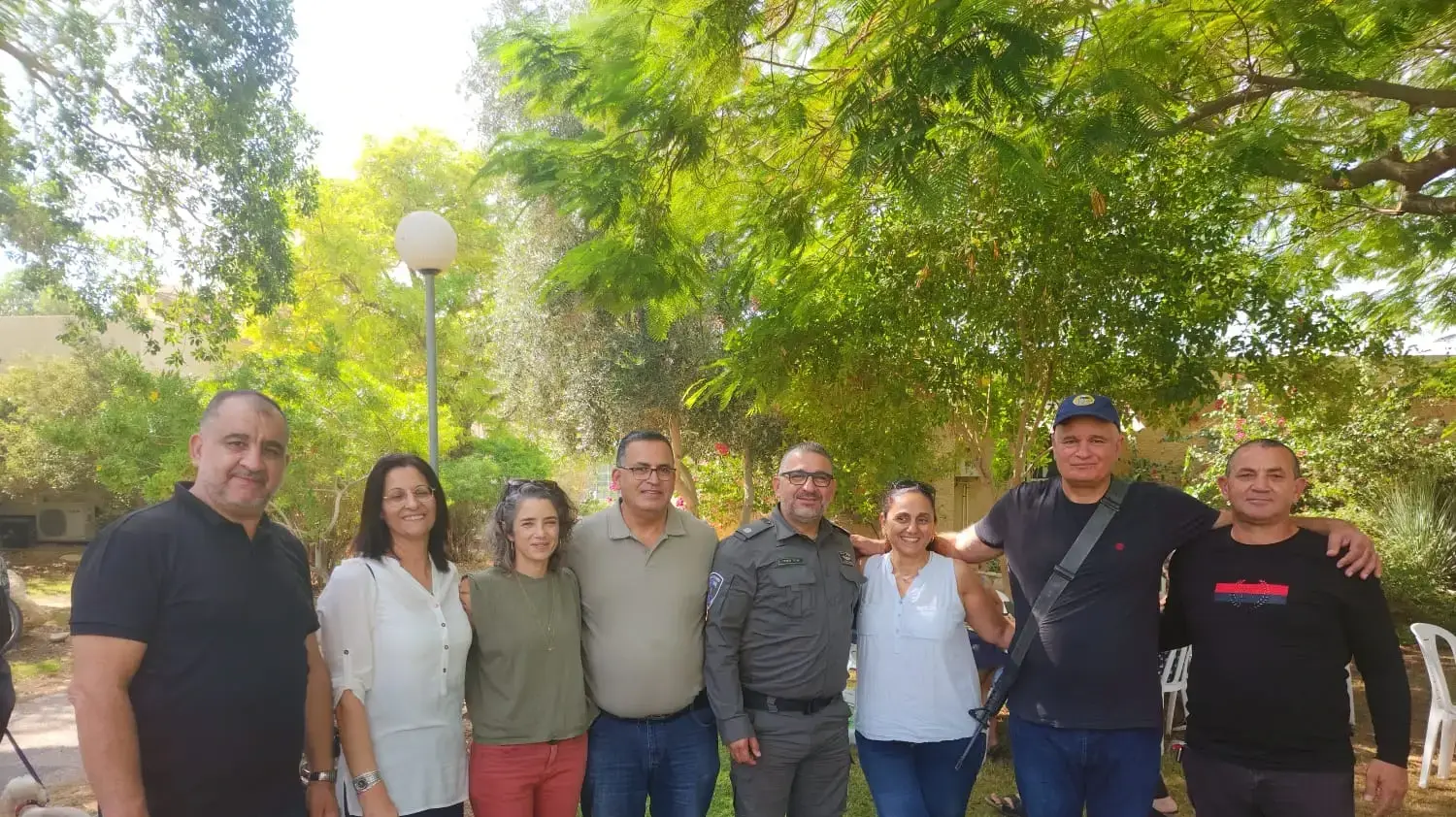 חברי דיר אל אסד מסייעים למפוני העוטף בערבה חברי דיר אל אסד מסייעים למפוני העוטף בערבה