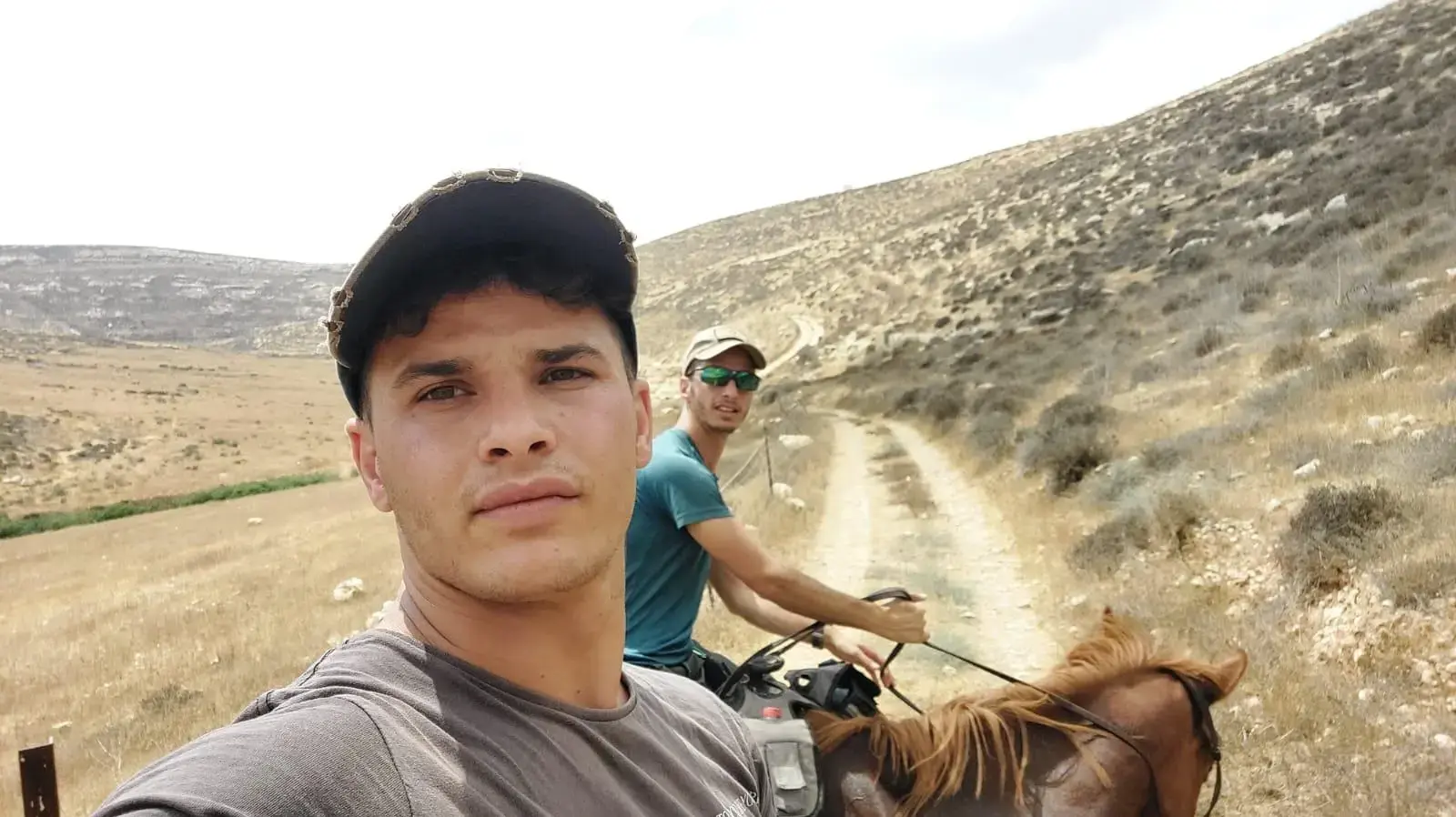 שלמה, שנחטף לרצועת עזה, ואחיו אלישע המשיך לחלץ פצועים ממתפקת חמאס. 22 באוקטובר 2023 שלמה, שנחטף לרצועת עזה, ואחיו אלישע המשיך לחלץ פצועים ממתפקת חמאס. 22 באוקטובר 2023