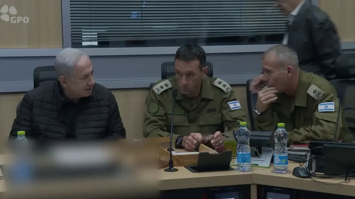 ראש הממשלה בנימין נתניהו בהערכת מצב בקריה בתל אביב, יחד עם חברי קבינט המלחמה ובכירי מערכת הביטחון.