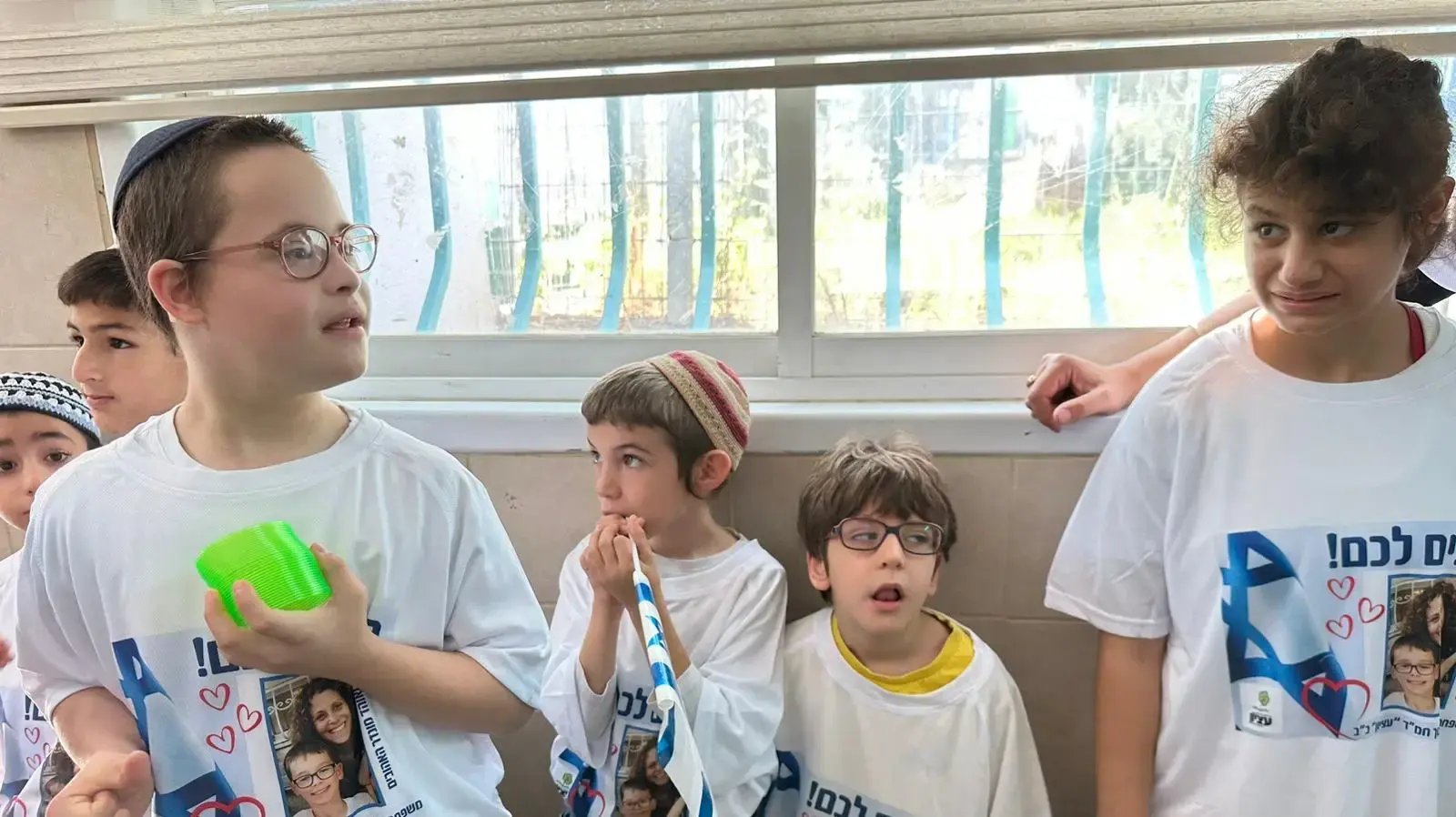 חגיגות יום הולדת לאוהד מונדר-זכרי שחוגג יום הולדת 9 בשבי בעזה. 23 באוקטובר 2023