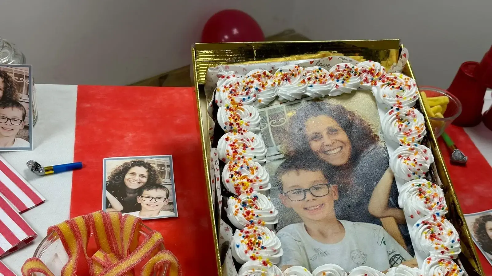 חגיגות יום הולדת לאוהד מונדר-זכרי שחוגג יום הולדת 9 בשבי בעזה. 23 באוקטובר 2023