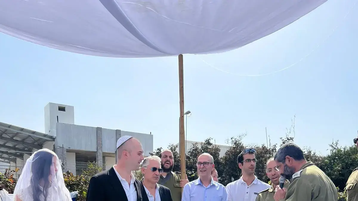 סגן כפיר ובת זוגו המשרתת במילואים נישאו בזמן המלחמה בעזה. 23 באוקטובר 2023 סגן כפיר ובת זוגו המשרתת במילואים נישאו בזמן המלחמה בעזה. 23 באוקטובר 2023